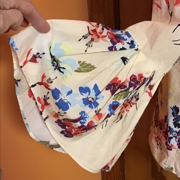 3 for 20 $ bundle Jane & Delancey Bright Floral Bell Sleeve Blouse - Picture 7 of 16
